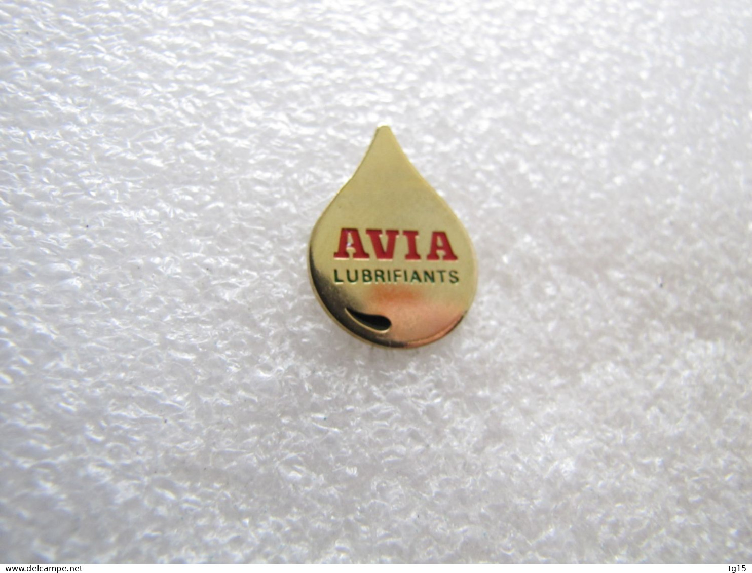 PIN'S    CARBURANTS  LUBRIFIANTS    AVIA - Carburantes