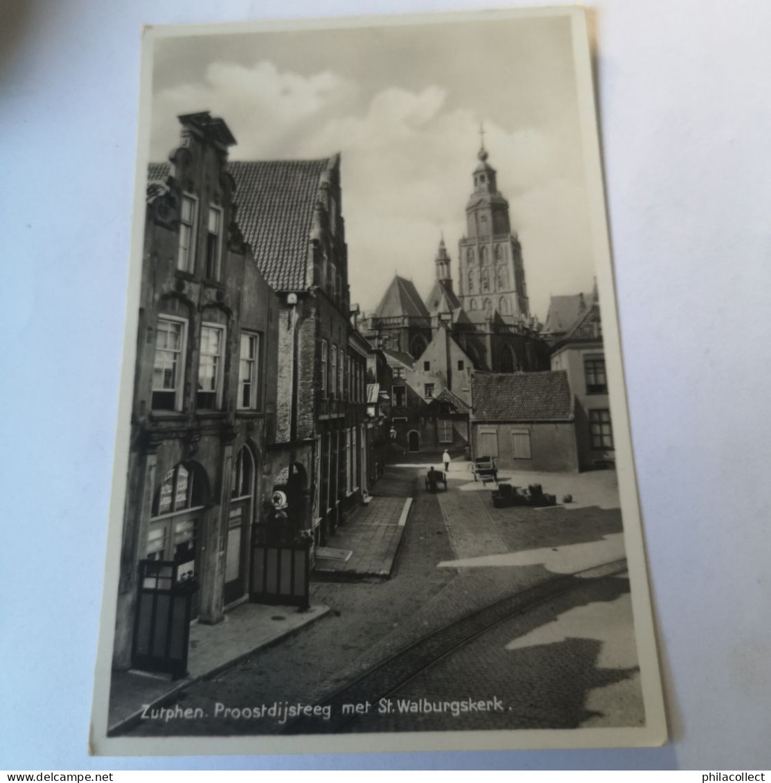 Zutphen  (Gld. ) // Proosdijsteeg Met St. Walburgkerk (Texaco Benzinepomp) 1934 - Zutphen