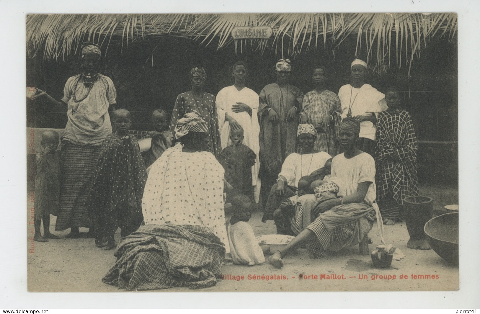 ETHNIQUES ET CULTURES - AFRIQUE - PARIS Porte Maillot - Village Sénégalais - Un Groupe De Femmes - Afrique