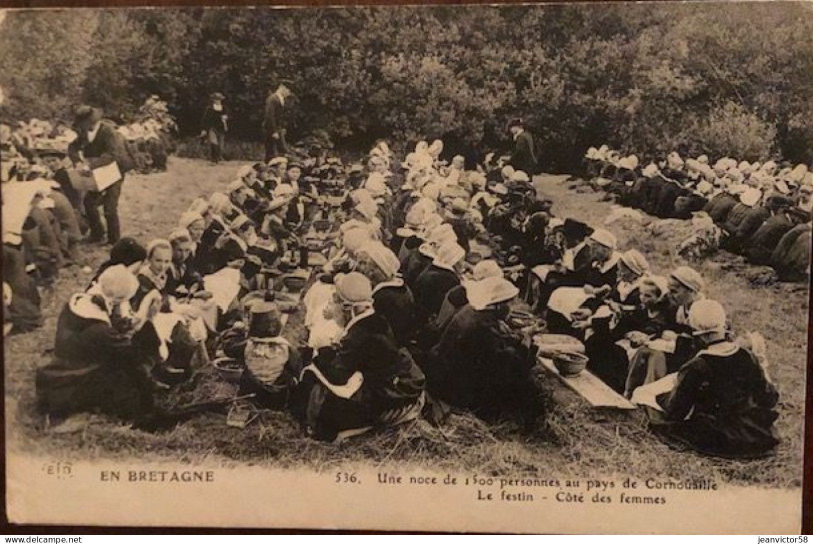 En Bretagne 536 Une Noce De 1500  Personnes Au Pays De Cornouailles Le Festin Côté  Des Femmes - Bretagne