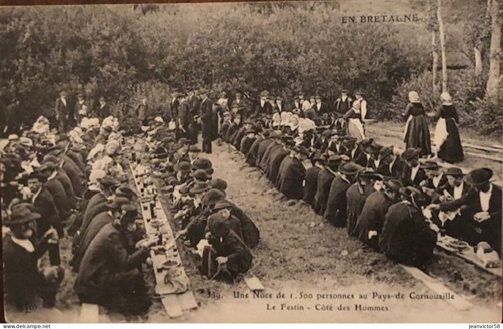 En Bretagne Une Noce De 1500 Personnes Au Pays De Cornouailles  Le Festin Coté Homme - Bretagne