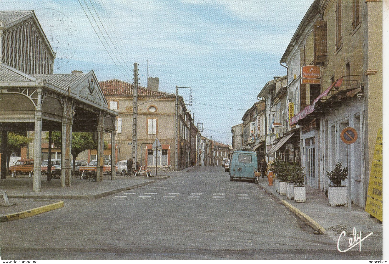 GRISOLLES (Tarn-et-Garonne): La Rue Principale Et La Halle - Grisolles