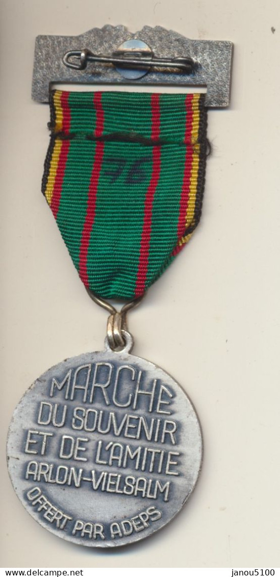 MILITARIA    MEDAILLE    " 3ème CHASSEURS ARDENNAIS "   MARCHE DU SOUVENIR     1976. - België