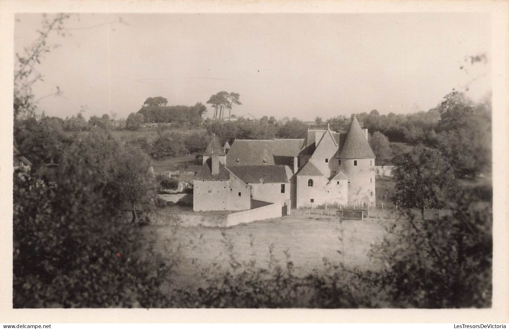 FRANCE - Environs De Cosne Sur Loire - Place De L'église - Carte Postale Ancienne - Cosne Cours Sur Loire