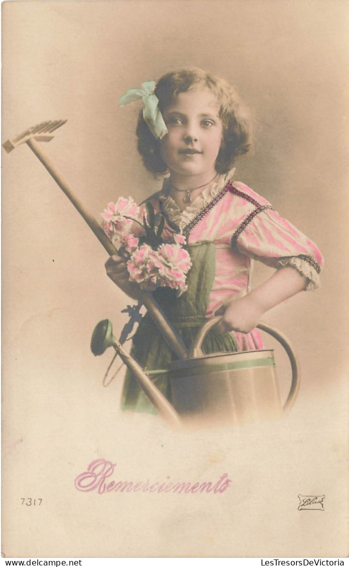 ENFANTS - Une Petite Fille Jardinière -  Remerciements - Colorisé - Carte Postale Ancienne - Abbildungen