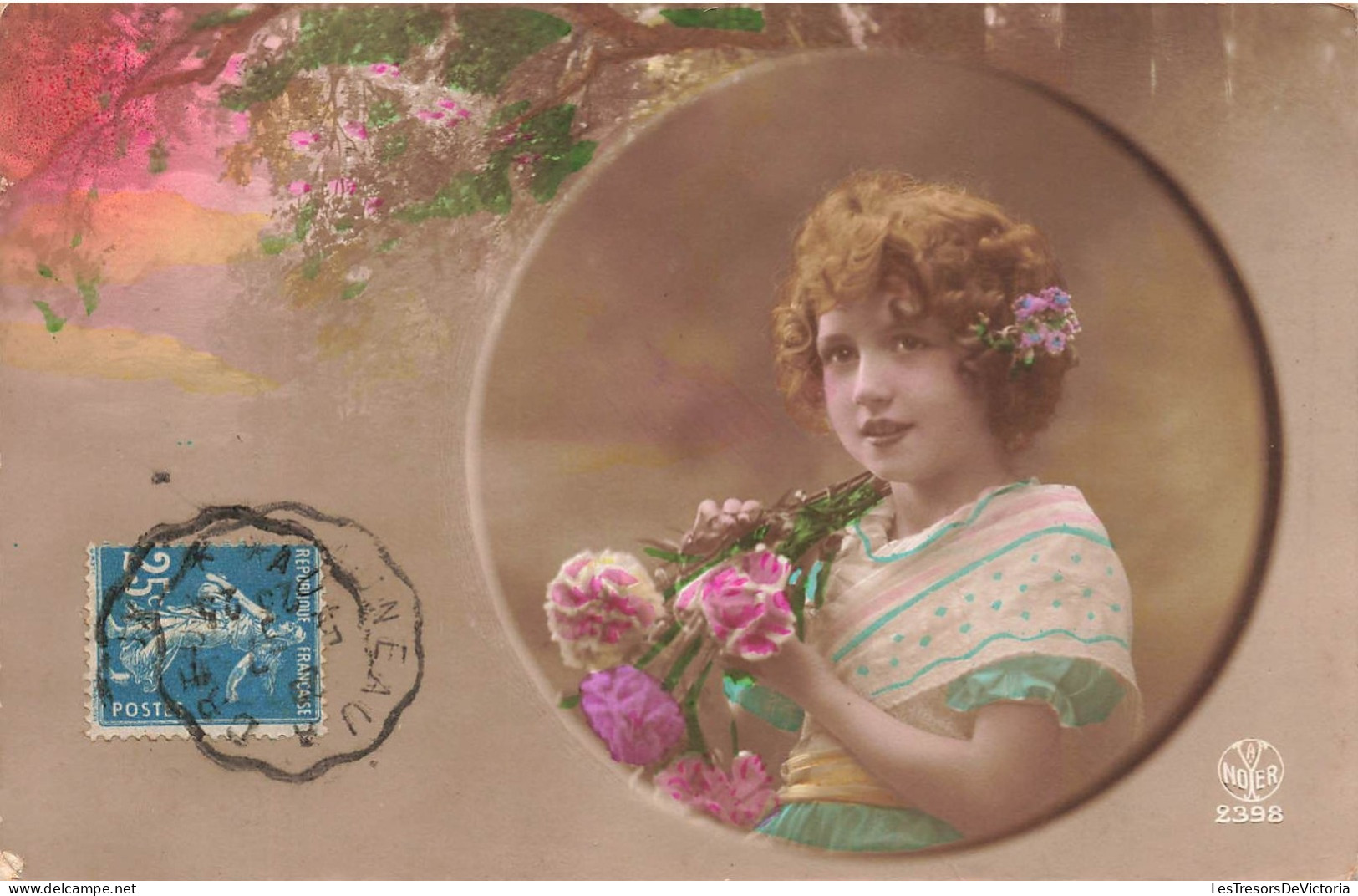 ENFANTS - Une Fille Tenant Un Bouquet De Fleurs - Colorisé - Carte Postale Ancienne - Portraits