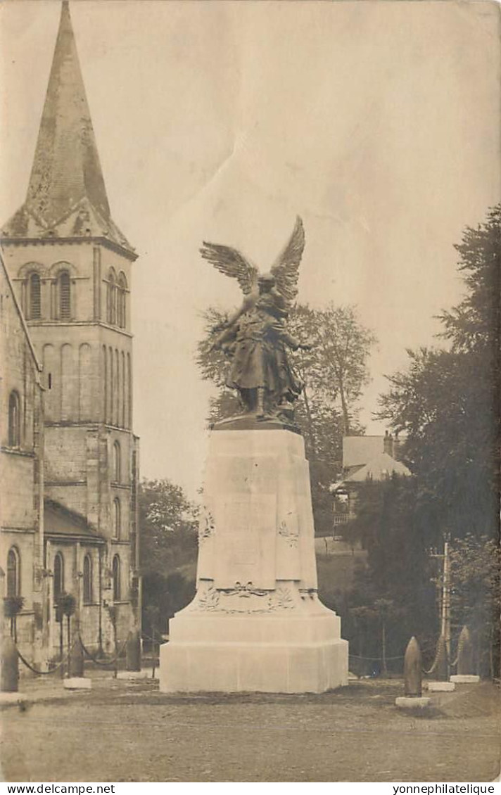 76 - SEINE MARITIME - BARENTIN - Carte Photo Monument Aux Morts, église à Dater - 10884 - Barentin