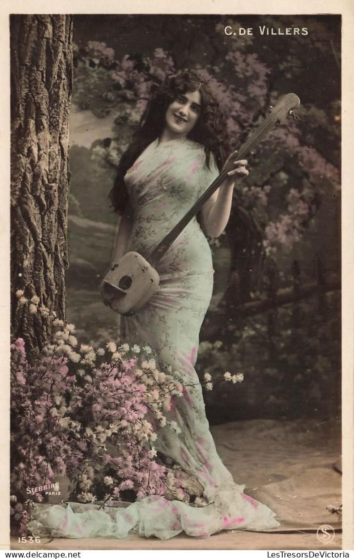 FANTAISIES - Une Femme Tenant Une Guitare Dans La Forêt - Colorisé - Carte Postale Ancienne - Women