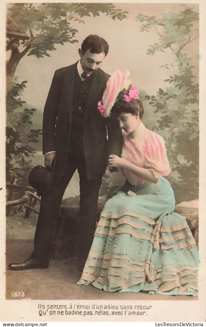 COUPLES - Ils Sentent à L'émoi D'un Adieu Sans Retour .... - Colorisé - Carte Postale Ancienne - Coppie