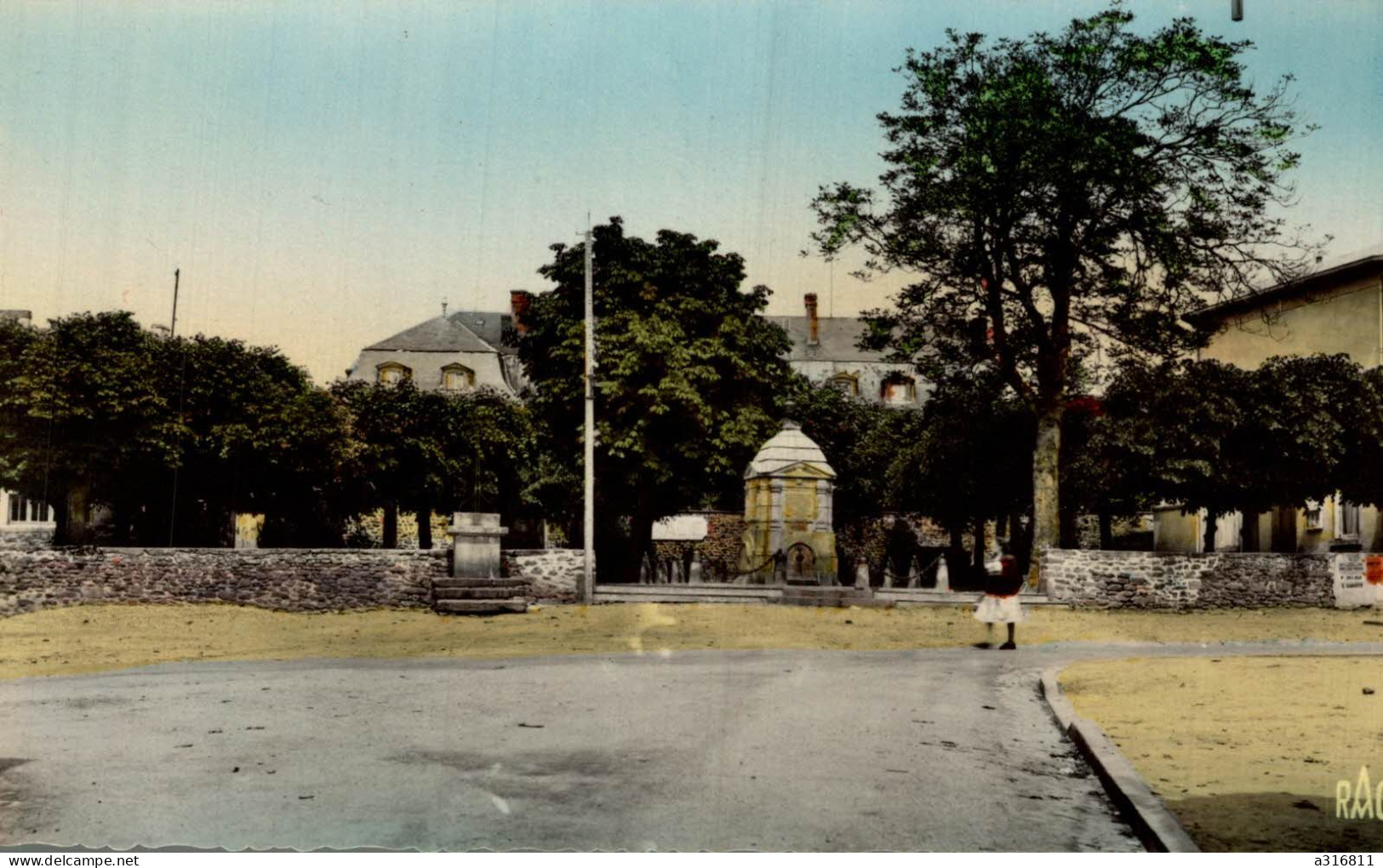 Chateauponsac Place De La Fontaine - Chateauponsac