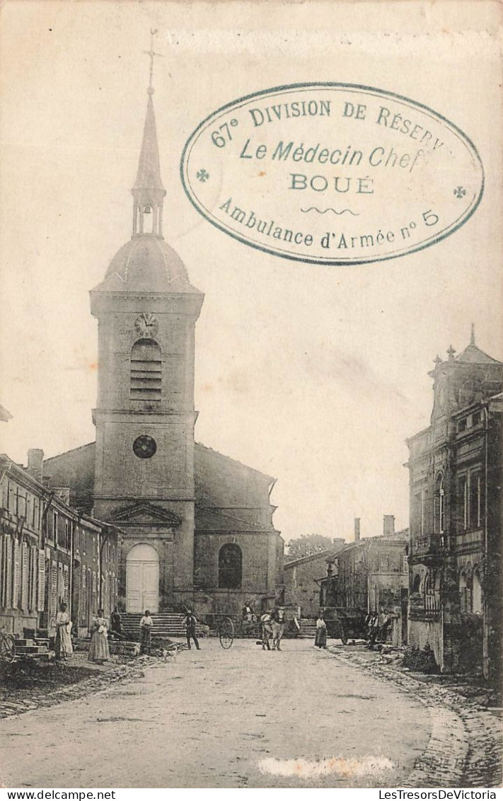 FRANCE - Aisne ?? - Eglise Et Place Du Village - Animé - Le Médecin En Chef Boué - Carte Postale Ancienne - Sonstige & Ohne Zuordnung