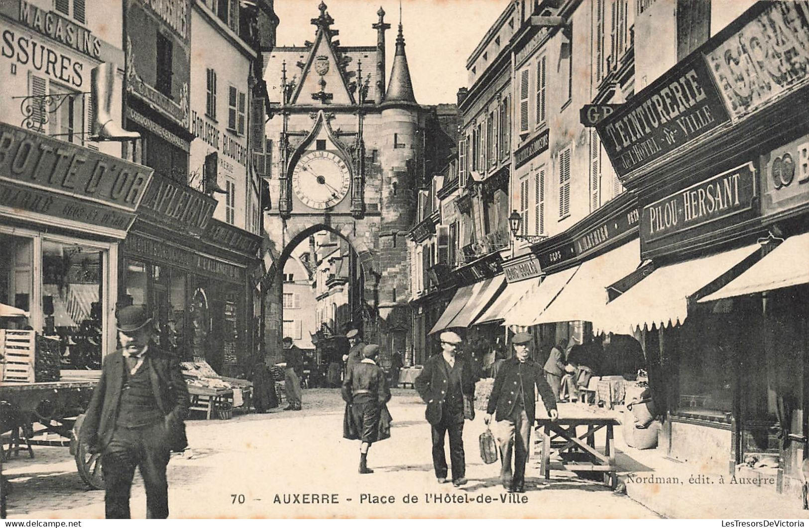 FRANCE - Auxerre - Place De L'Hôtel De Ville - Teinturerie - Animé - Carte Postale Ancienne - Auxerre