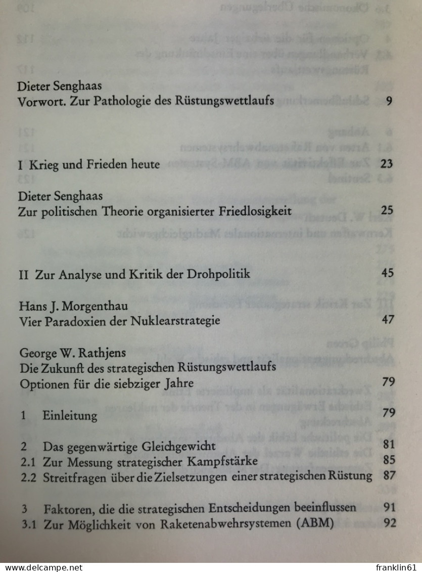 Zur Pathologie Des Rüstungswettlaufs : Beitr. Z. Friedens- U. Konfliktforschung. - Militär & Polizei