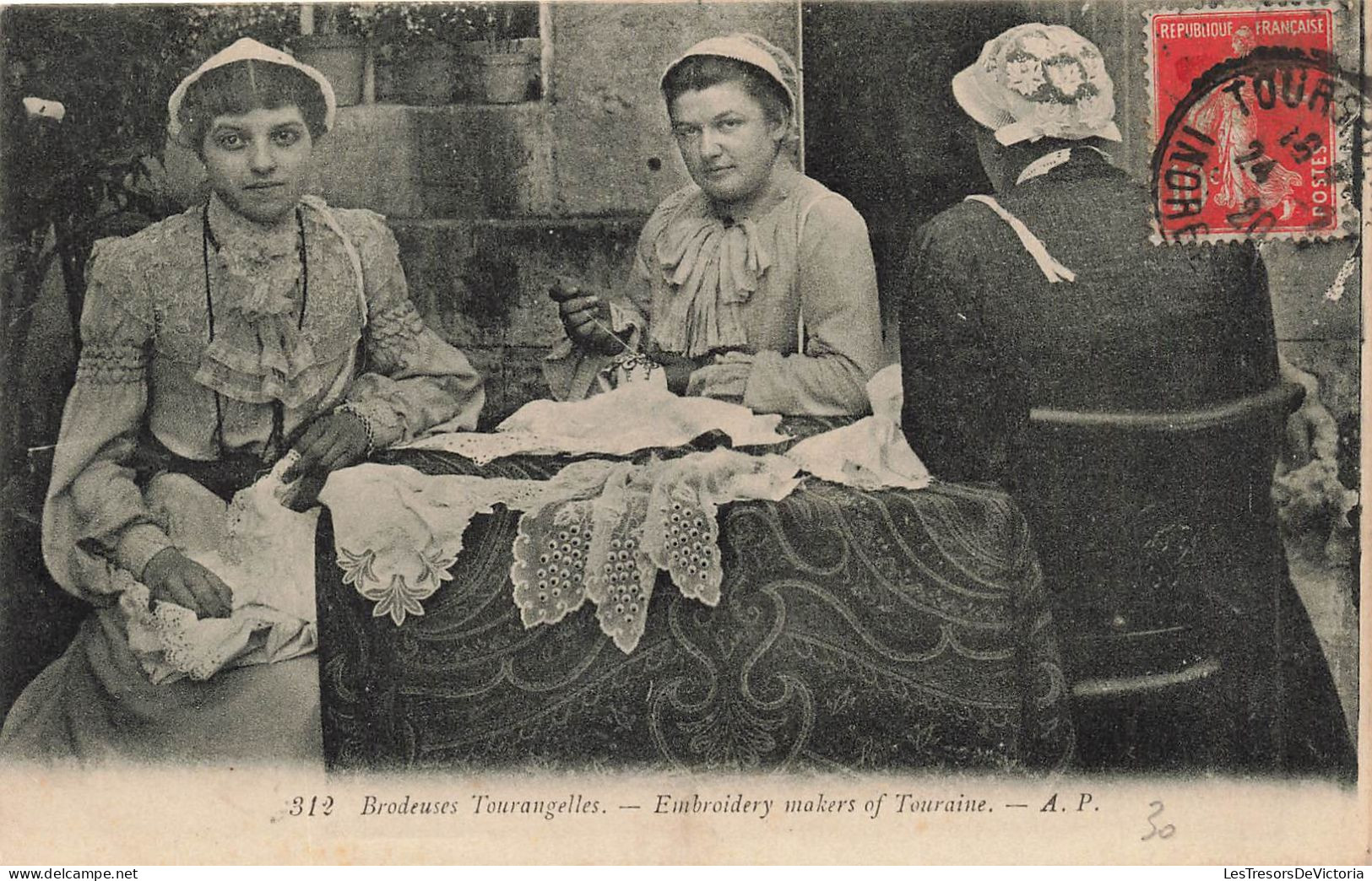 FRANCE - Brodeuses Tourangelles - Embrodery Makers Of Touraine - AP - Carte Postale Ancienne - Tours