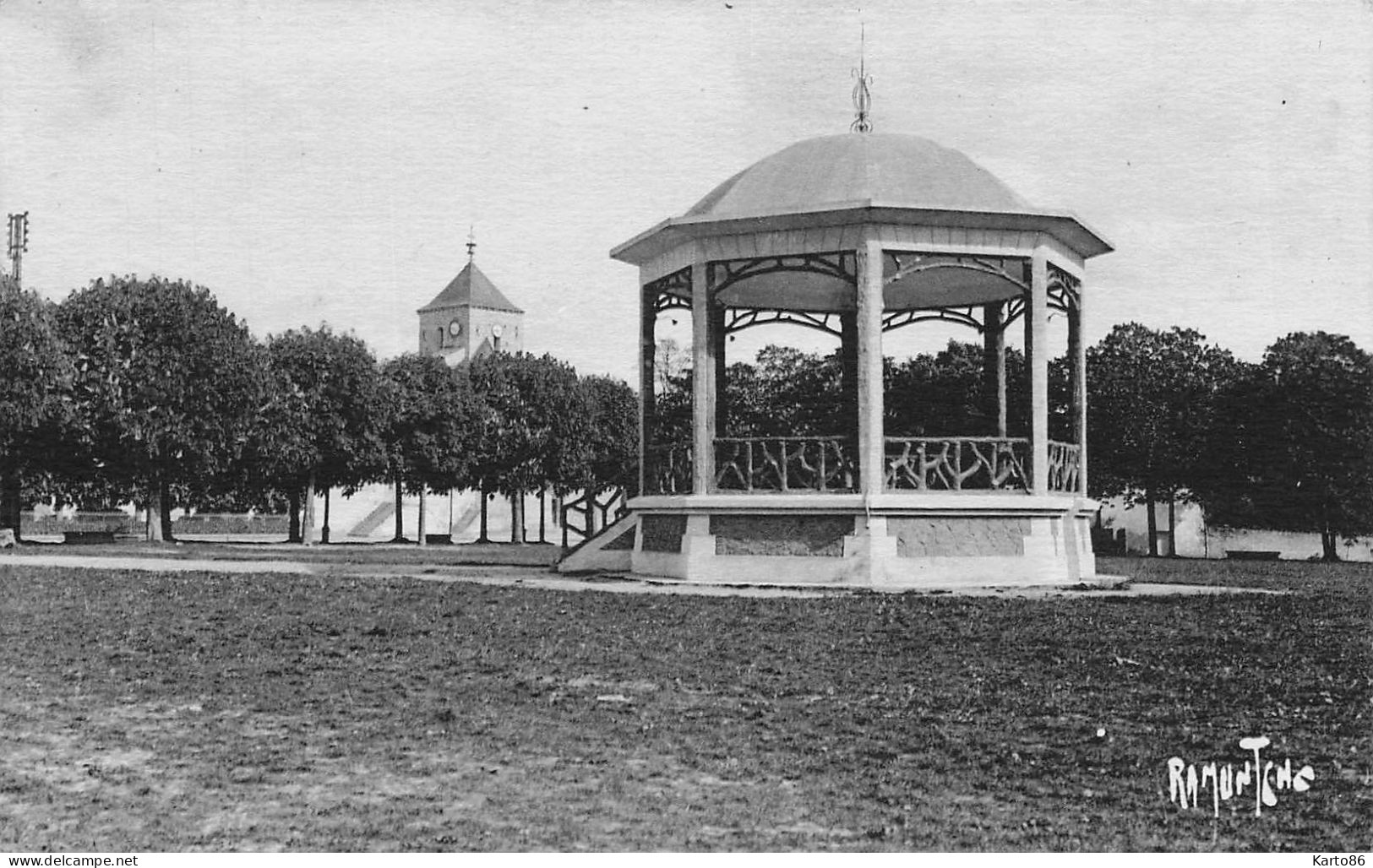 Mauzé Sur Le Mignon * CPA Couleur Verte * La Place , Le Kiosque à Musique Et église Du Village - Mauze Sur Le Mignon