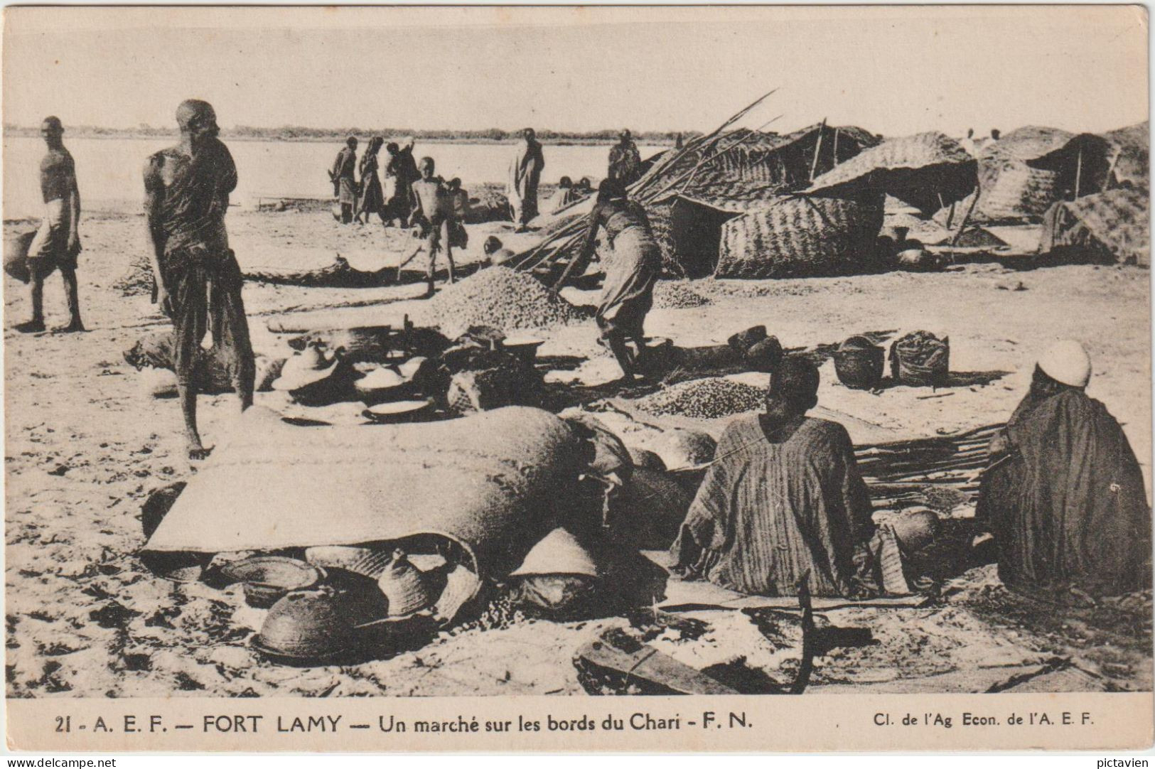 CPA - TCHAD - FORT LAMY Un Marché Sur Les Bords Du Chari - Tchad