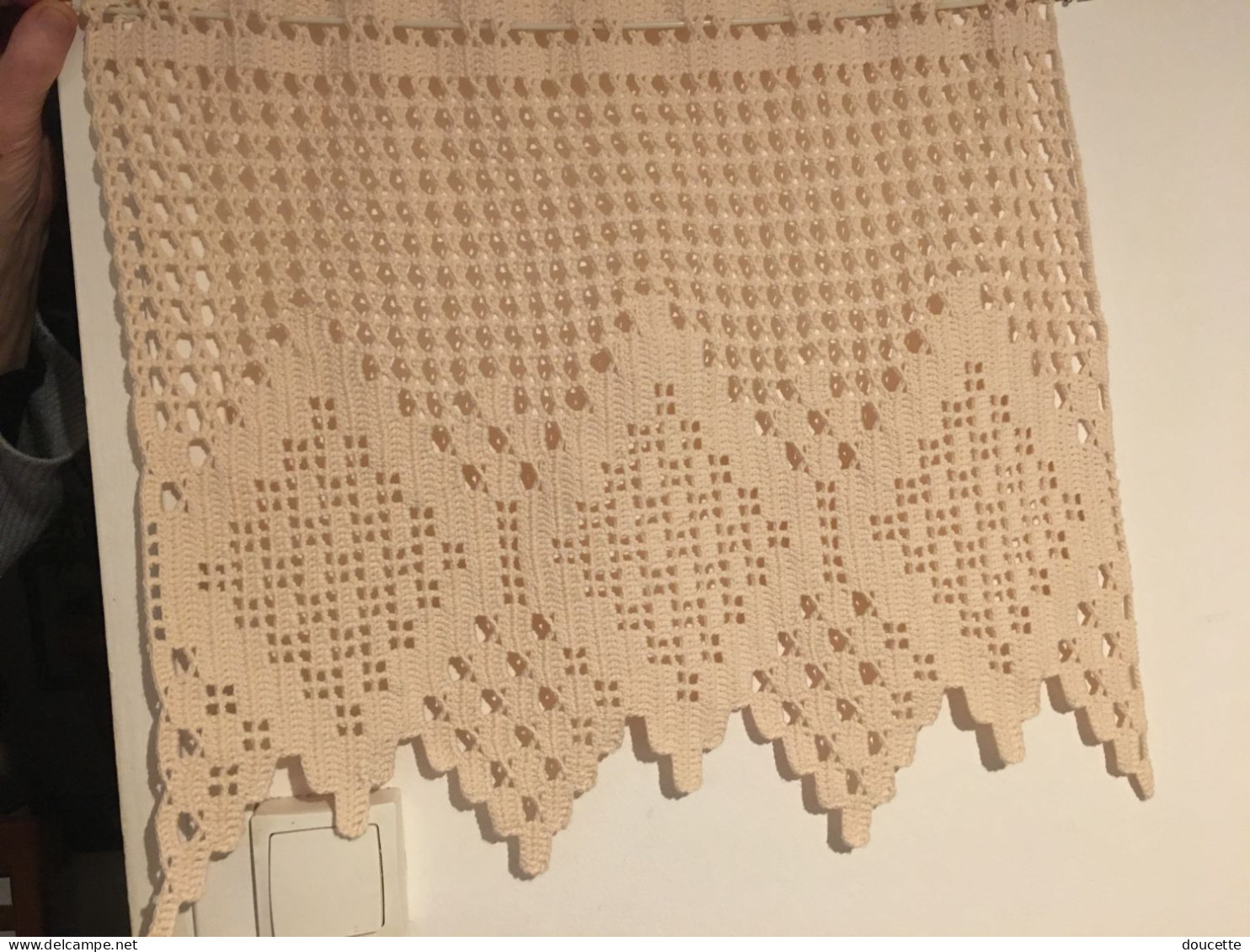 Un Seul  Rideau Réalisé Au Crochet. En Coton écru (40cm / 68cm) - Vorhänge