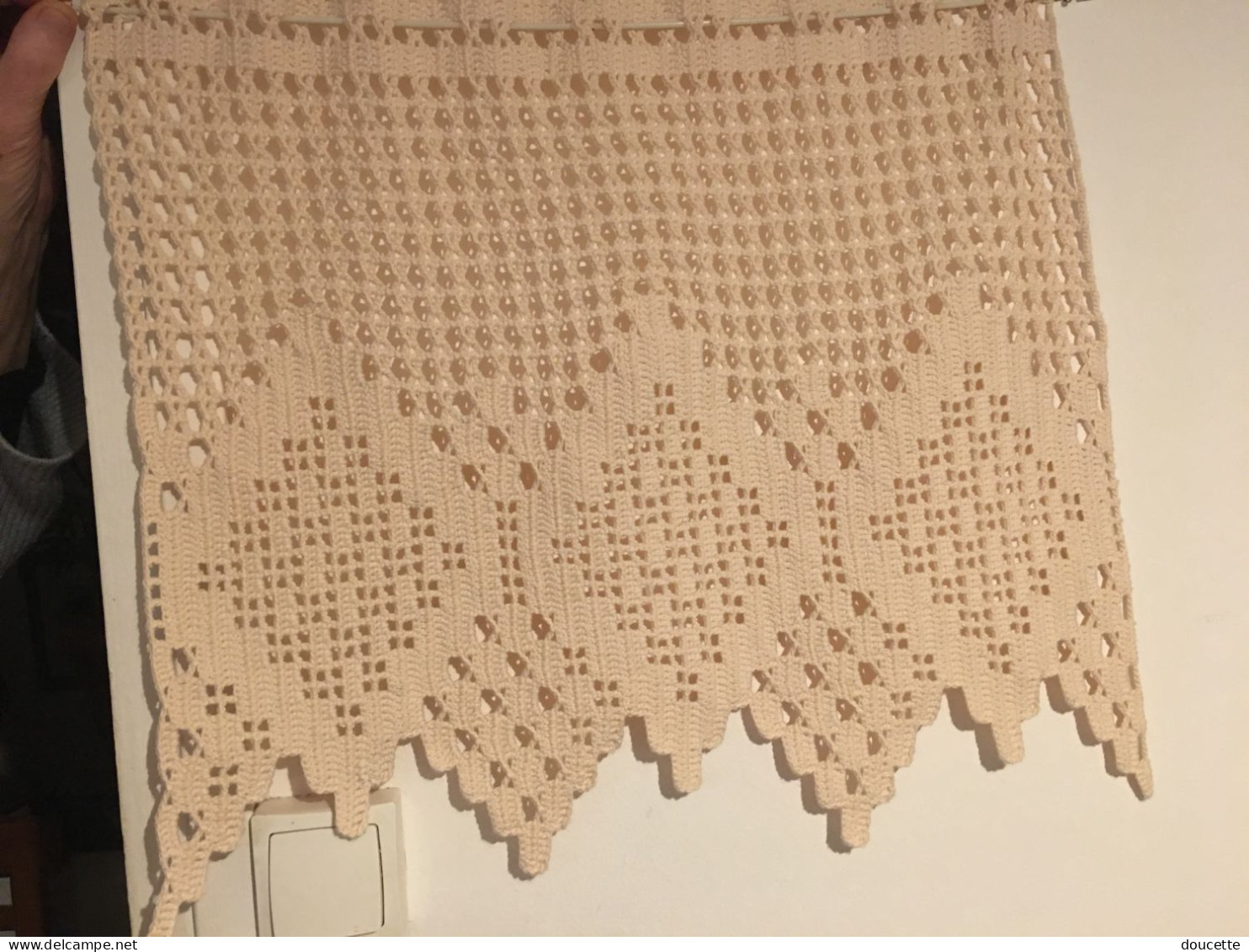 Un Seul  Rideau Réalisé Au Crochet. En Coton écru (40cm / 68cm) - Drapery