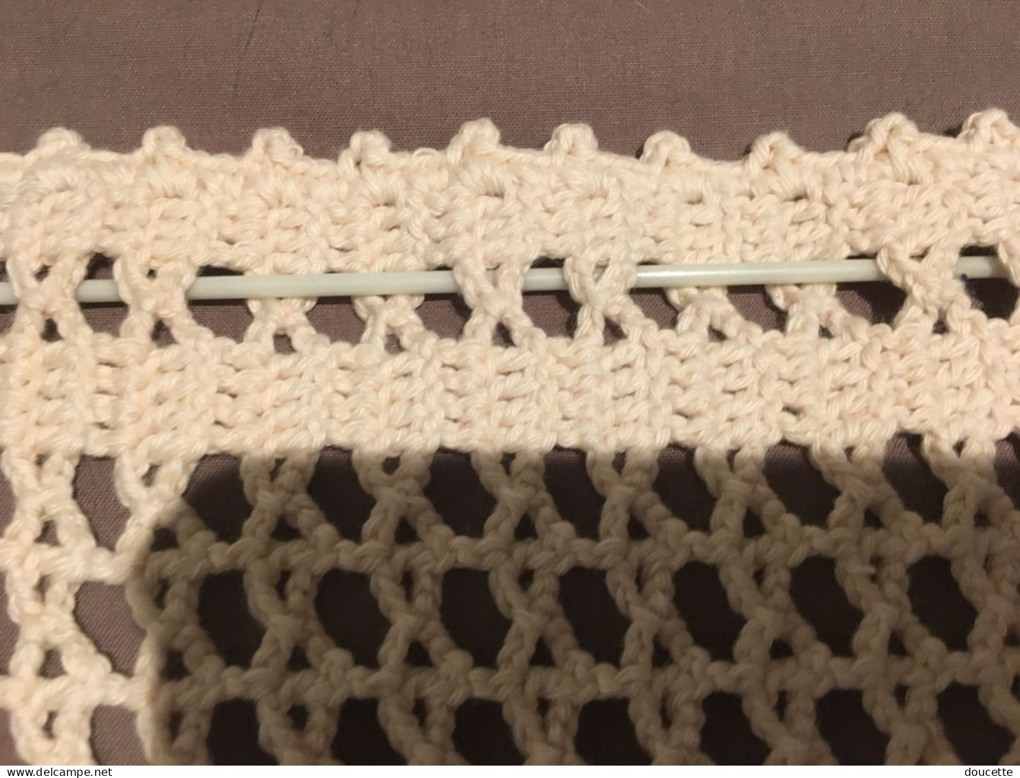 Un Seul  Rideau Réalisé Au Crochet. En Coton écru (40cm / 68cm) - Tendine