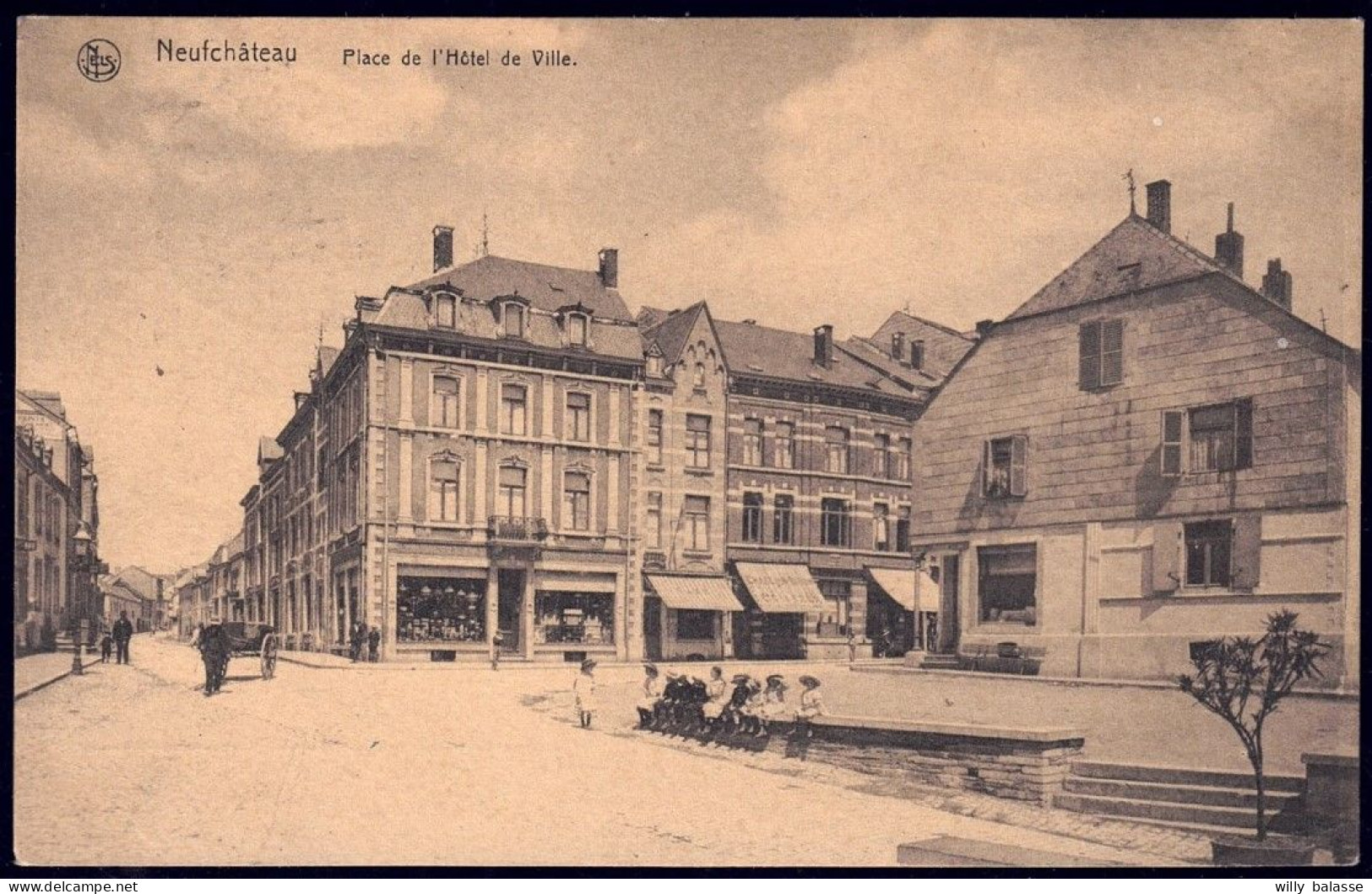 +++ CPA - NEUFCHATEAU - Place De L'Hôtel De Ville - Cachet Relais LONGLIER 1927  // - Neufchâteau