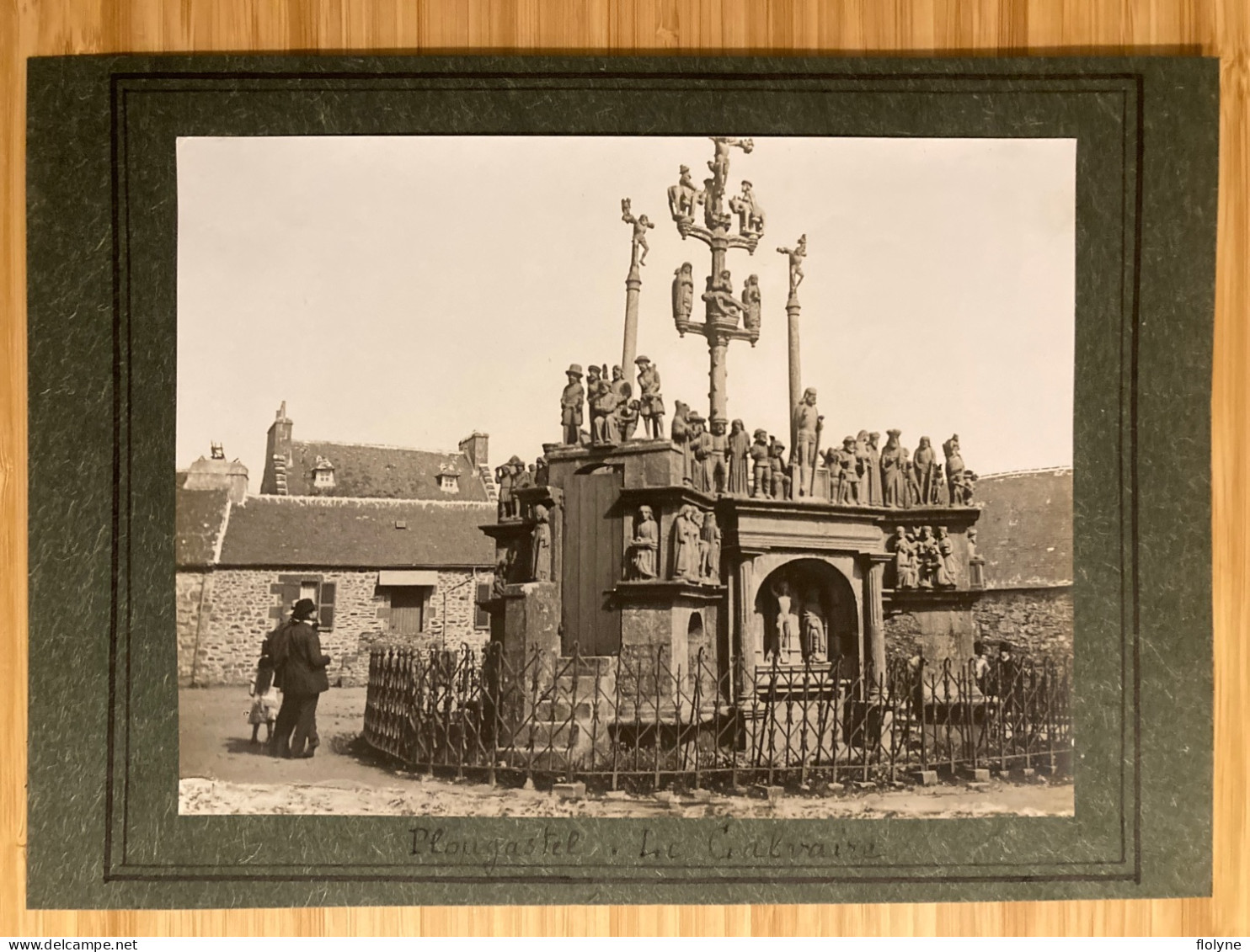 Plougastel - Photo Ancienne - Place Et Le Calvaire - Villageois - Format Photo 17,5x22 Cm - Plougastel-Daoulas