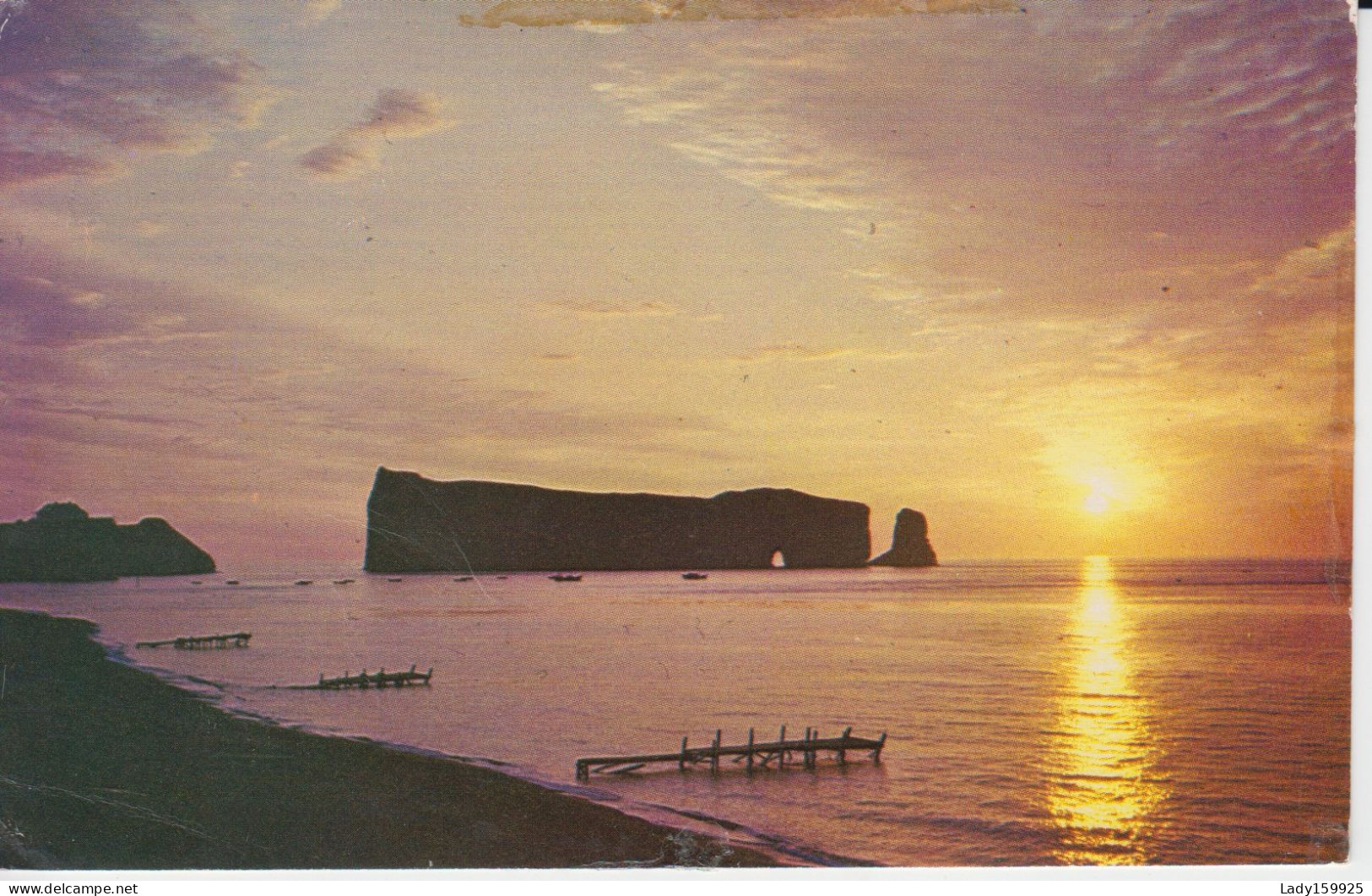 Rocher Percé  Percé Quebec Canada. Plage canots Voilier Pécheurs, Village Rocher Percé Lever du soleil 4  cartes  8 sc.