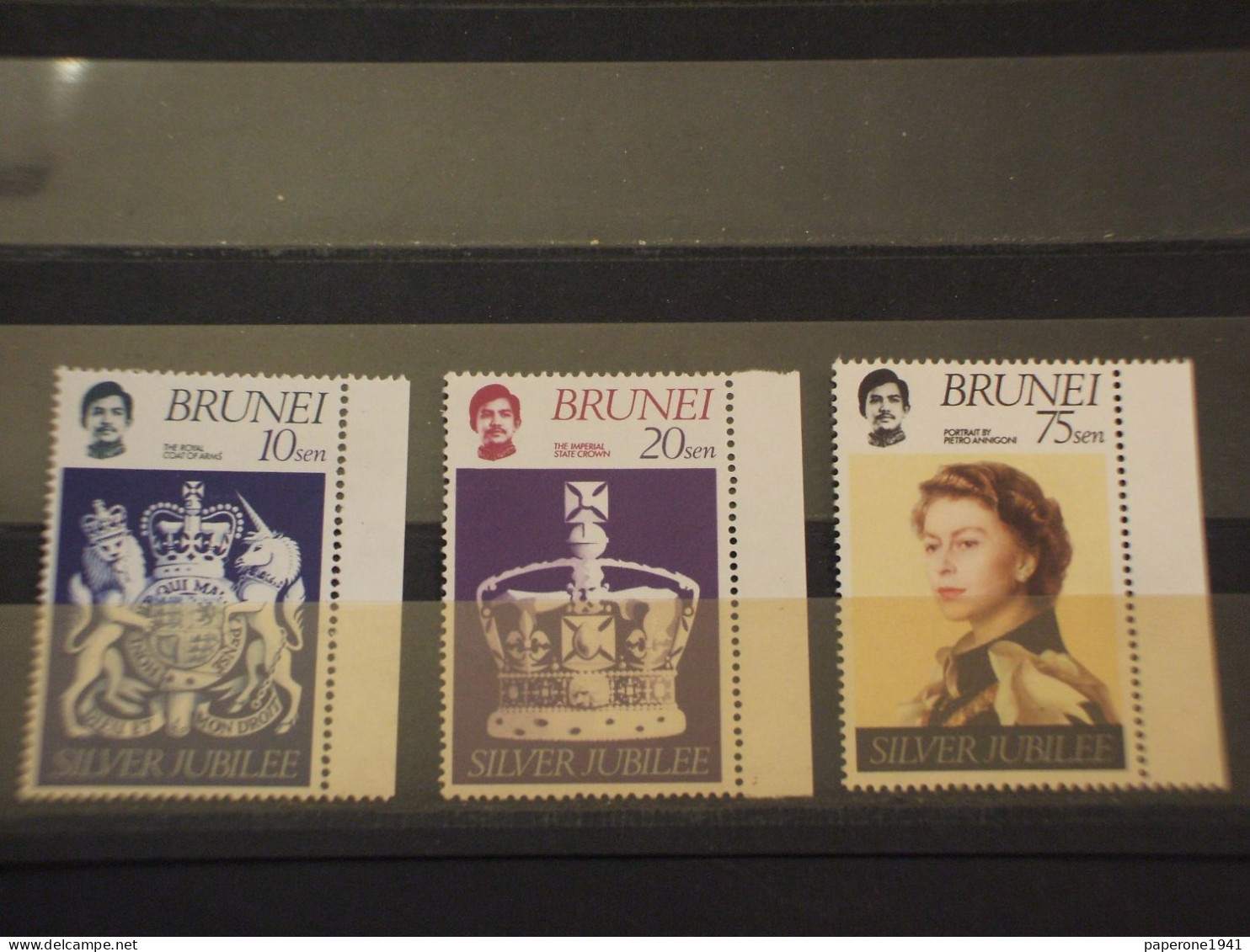 BRUNEI - 1977 SILVER GIUBILEE REGINA 3 VALORI - NUOVI(++) - Brunei (...-1984)