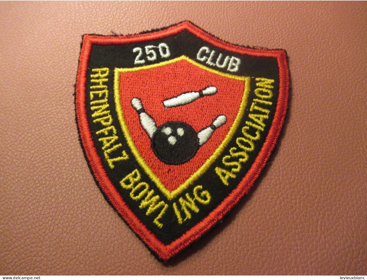 SPORT/Bowling/ Ecusson Tissu Brodé  Ancien / 250 Club/Rheinpfalz Bowling Association /Vers 1985-95            ET617 - Blazoenen (textiel)