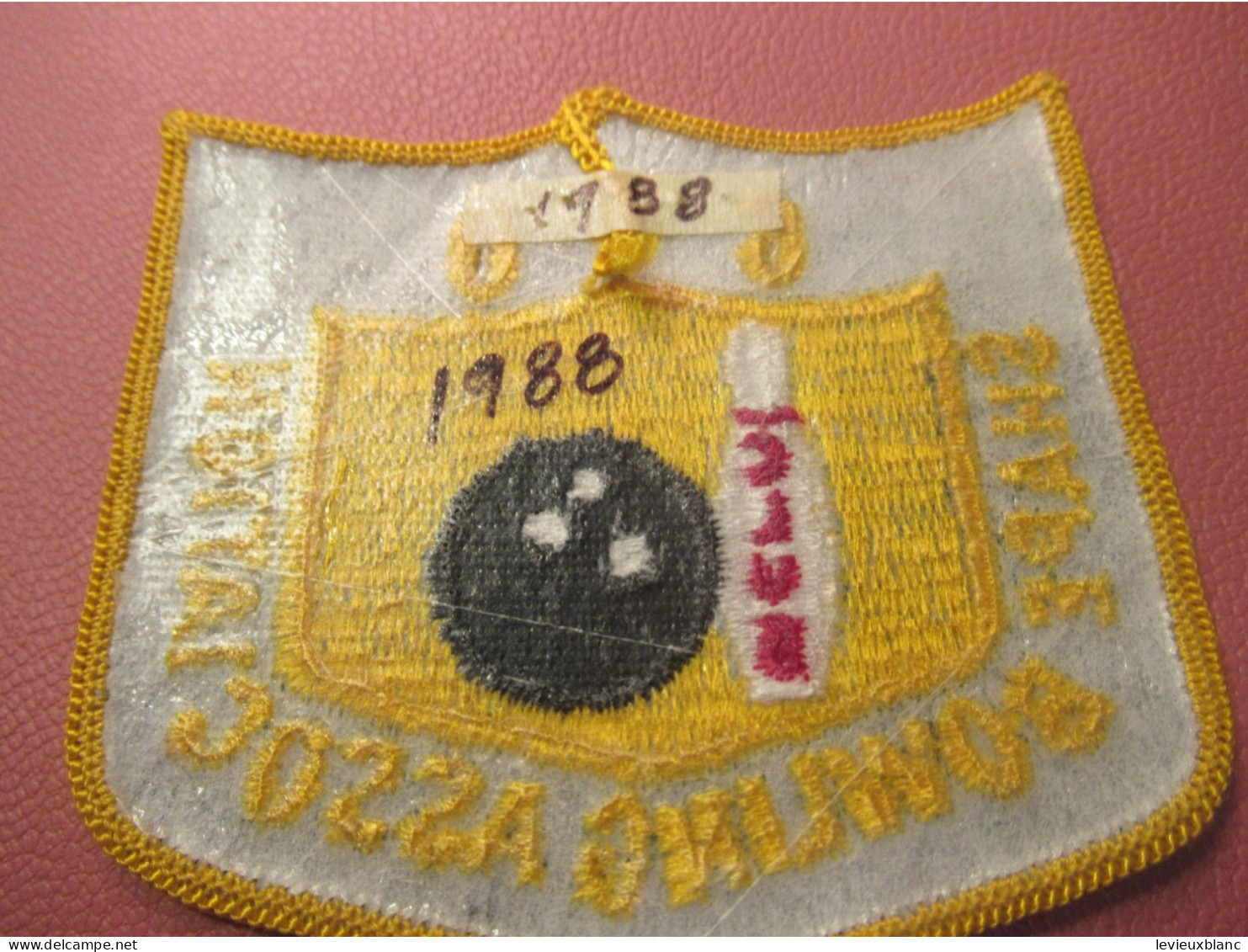 SPORT/Bowling/ Ecusson Tissu Brodé  Ancien / 600/Shape Bowling Association /1988           ET618 - Patches