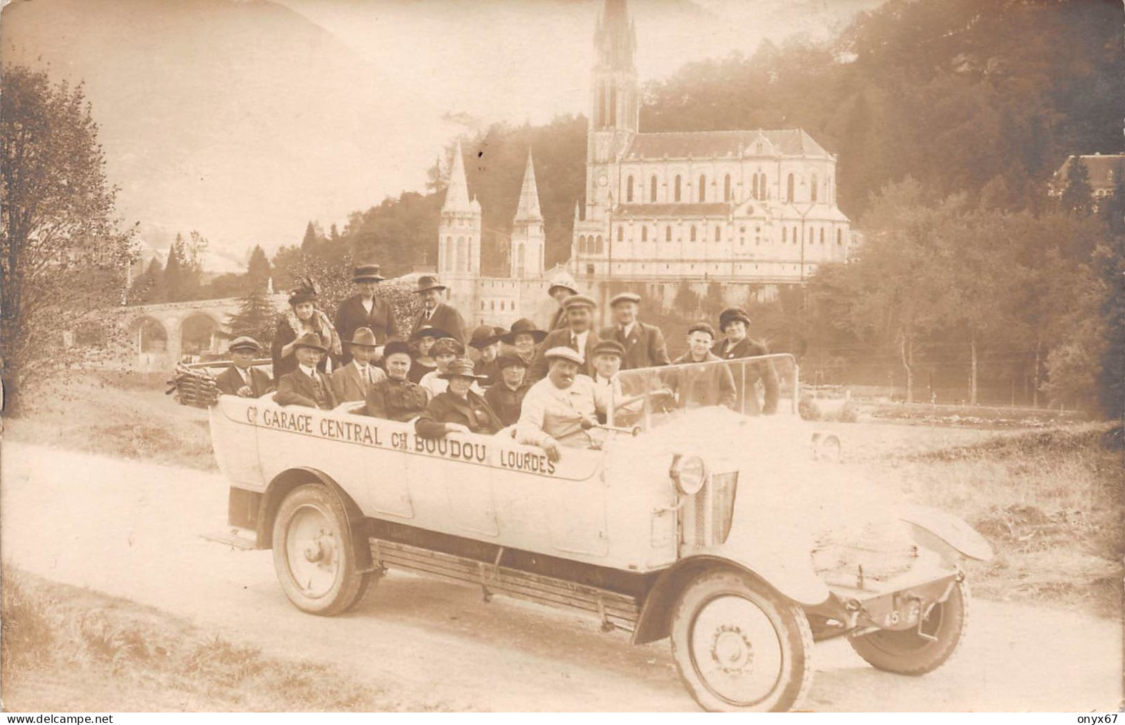 Carte Postale Photo BUS-AUTOBUS-CAR-CAMION-VOITURE-TRANSPORT Service Garage Central Ch. BOUDOU Lourdes - Buses & Coaches