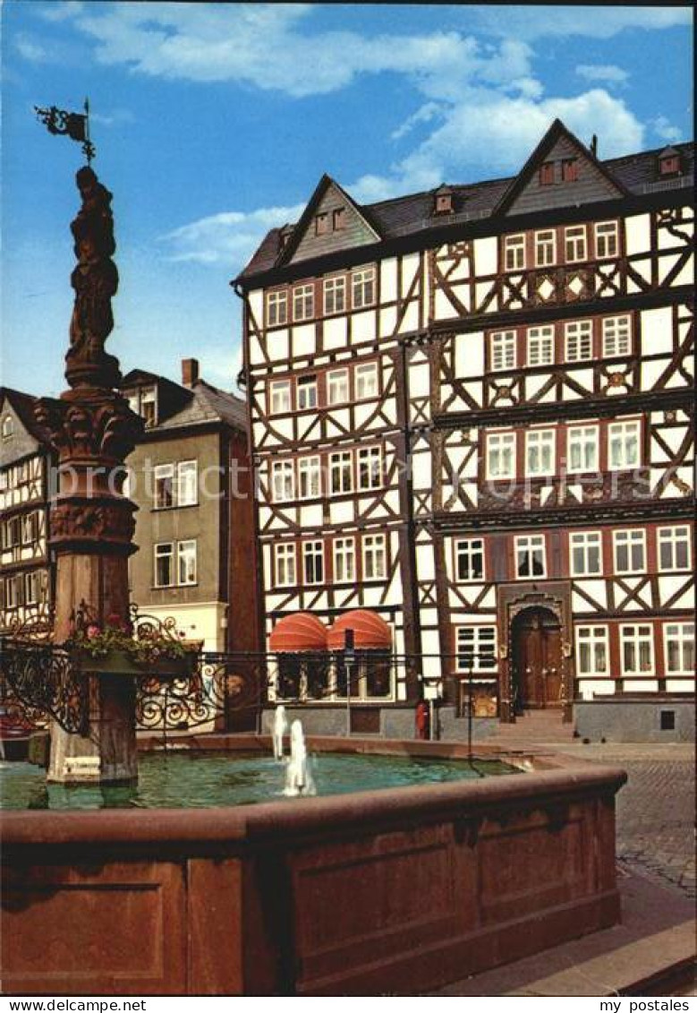 72447330 Butzbach Marktbrunnen Fachwerk Mit Benderschem Haus Butzbach - Butzbach