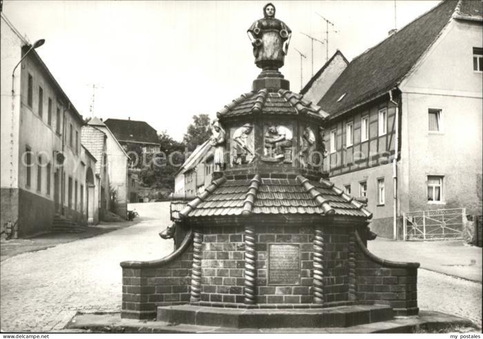 72446971 Kohren-Sahlis Toepferbrunnen Marktplatz  Kohren-Sahlis - Kohren-Sahlis