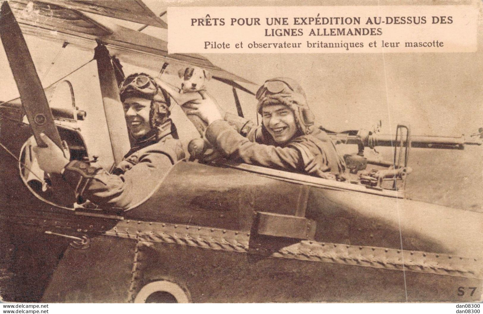 PRETS POUR UNE EXPEDITION AU DESSUS DES LIGNES ALLEMANDES PILOTE ET OBSERVATEUR BRITANNIQUES ET LEUR MASCOTTE - Flieger