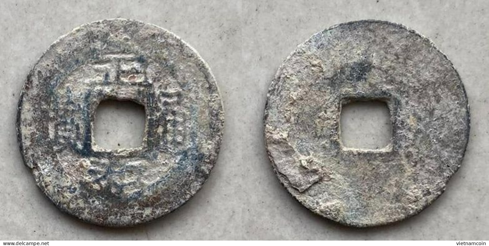 Ancient Annam Coin  Chinh Hoa Thong Bao Reverse Right Moon (zinc Coin)1680-1705 - Vietnam