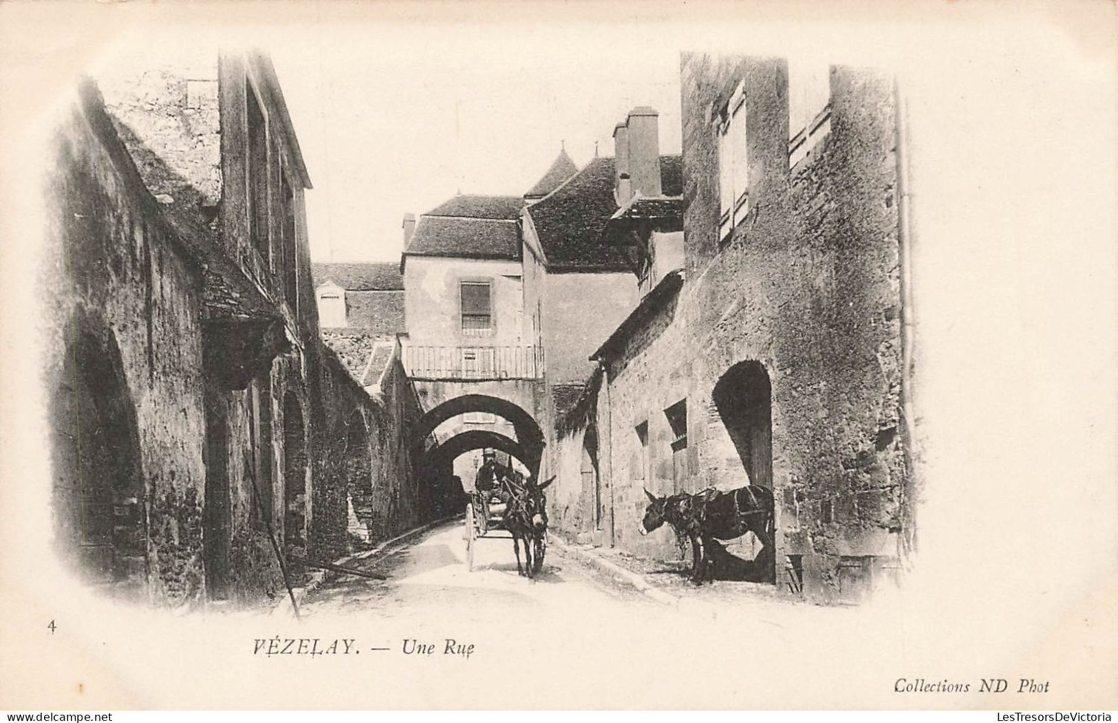 FRANCE - Vézelay - Une Rue - ND Phot - Charette Tirée Par Un âne - Dos Non Divisé - Carte Postale Ancienne - Vezelay