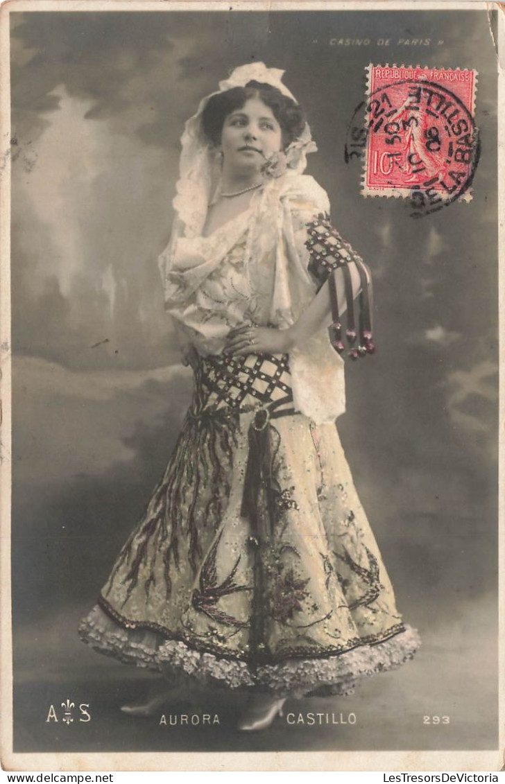 MODE - Aurora Castillo - Femme Avec Une Jupe Brodée Et Un Voile - Dos Non Divisé - Carte Postale Ancienne - Moda