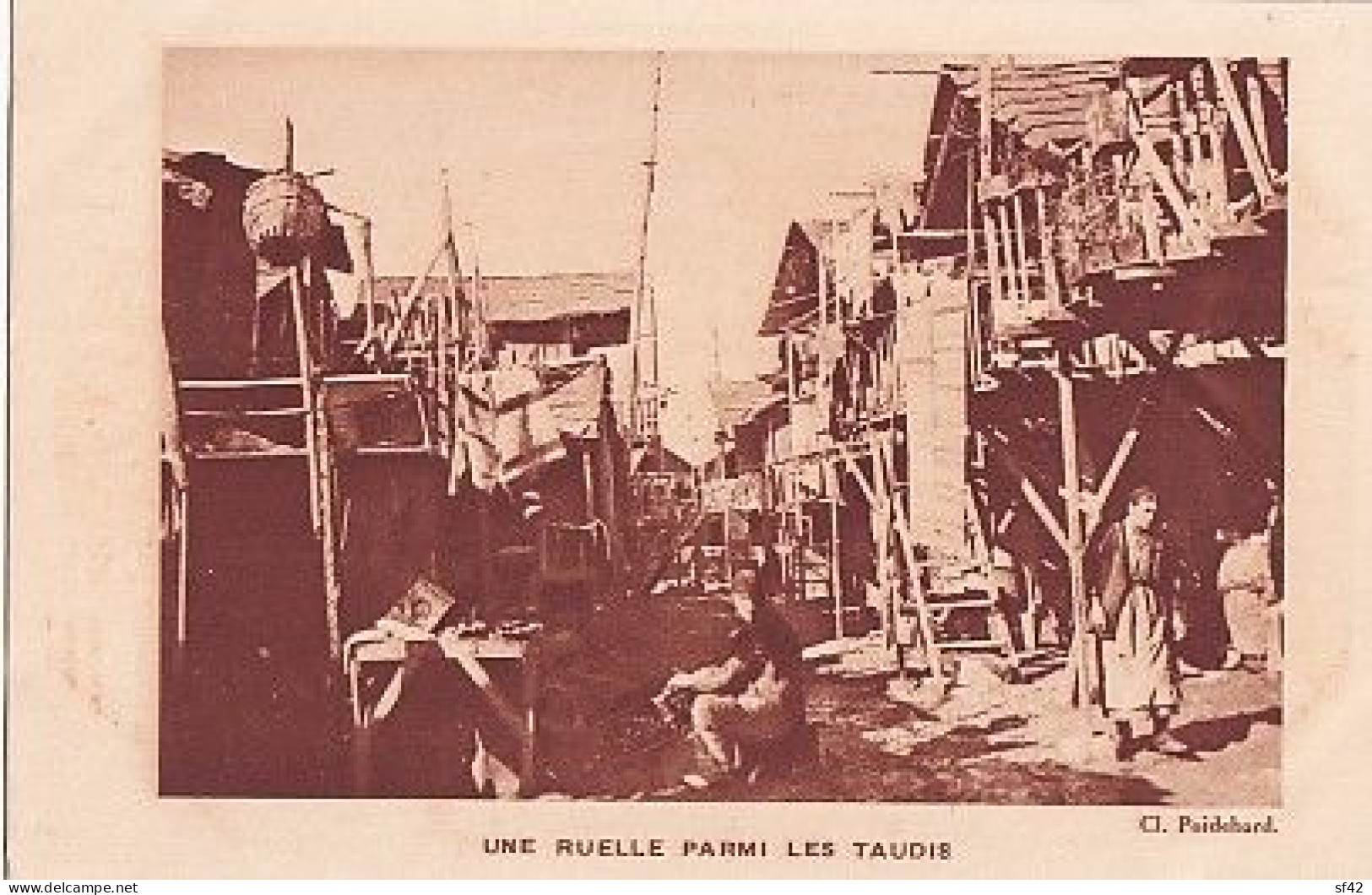 UNE RUELLE PARMIS LES TAUDIS - Liban