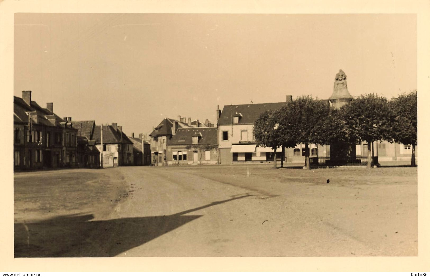 Droué * Carte Photo * La Place Du Village - Droue