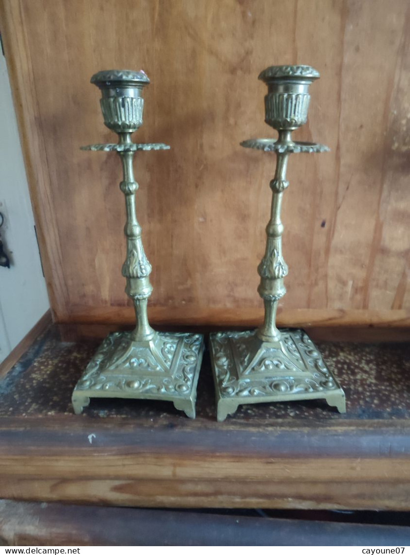 Ancienne  Paire De Bougeoirs Chandeliers Flambeaux En Bronze - Chandeliers, Candélabres & Bougeoirs