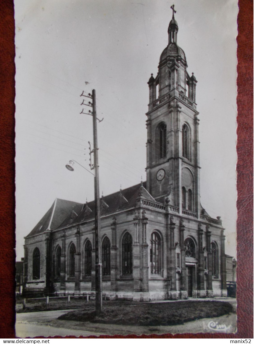 76 - BUCHY - Eglise Saint-Pierre. (CPSM) - Buchy