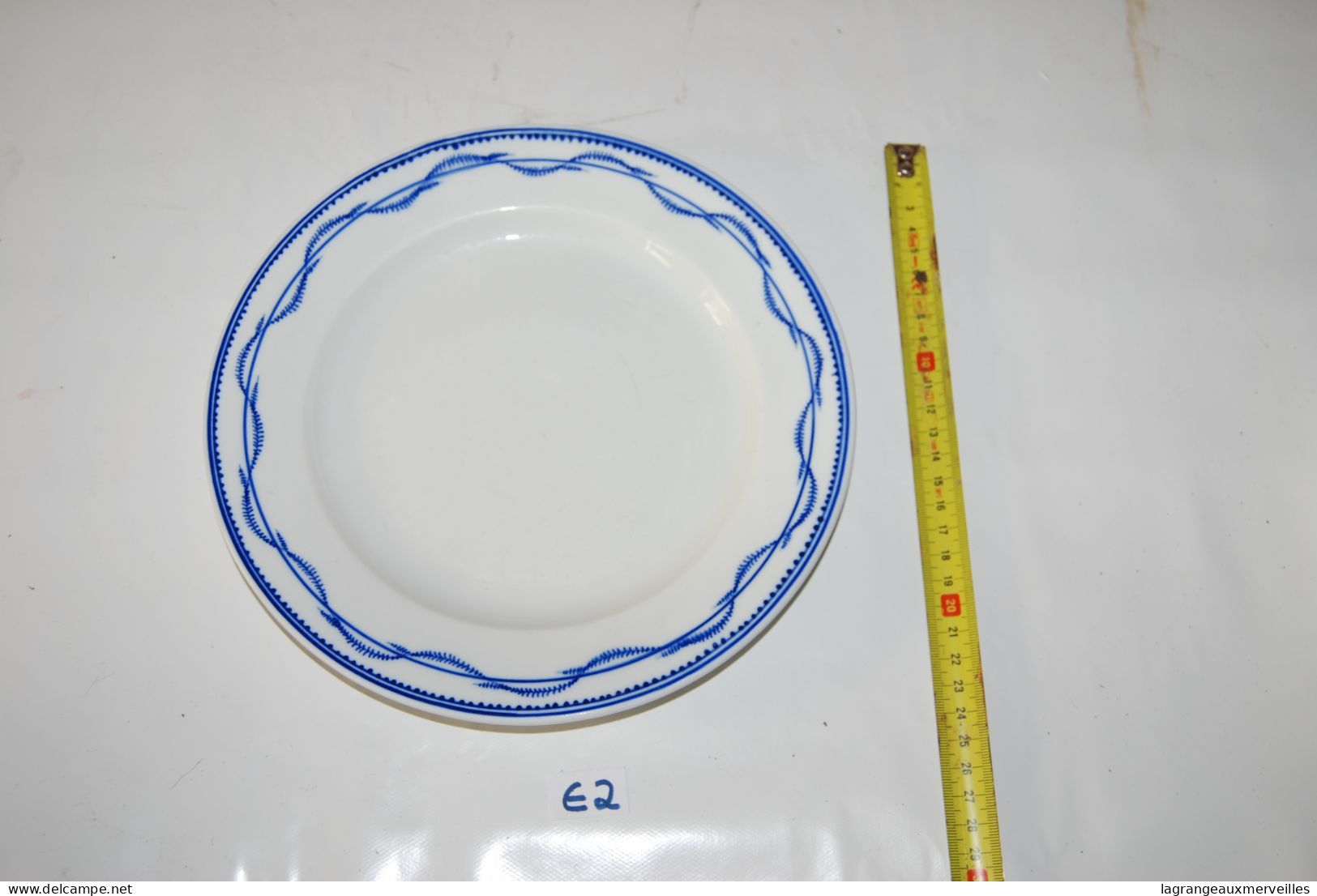 E2 Assiette En Porcelaine De Tournai - Décor Chenille, Double Filet Avec Dent De Loup - Décor Peu Courant  Rare Tiles 13 - Tournai (BEL)