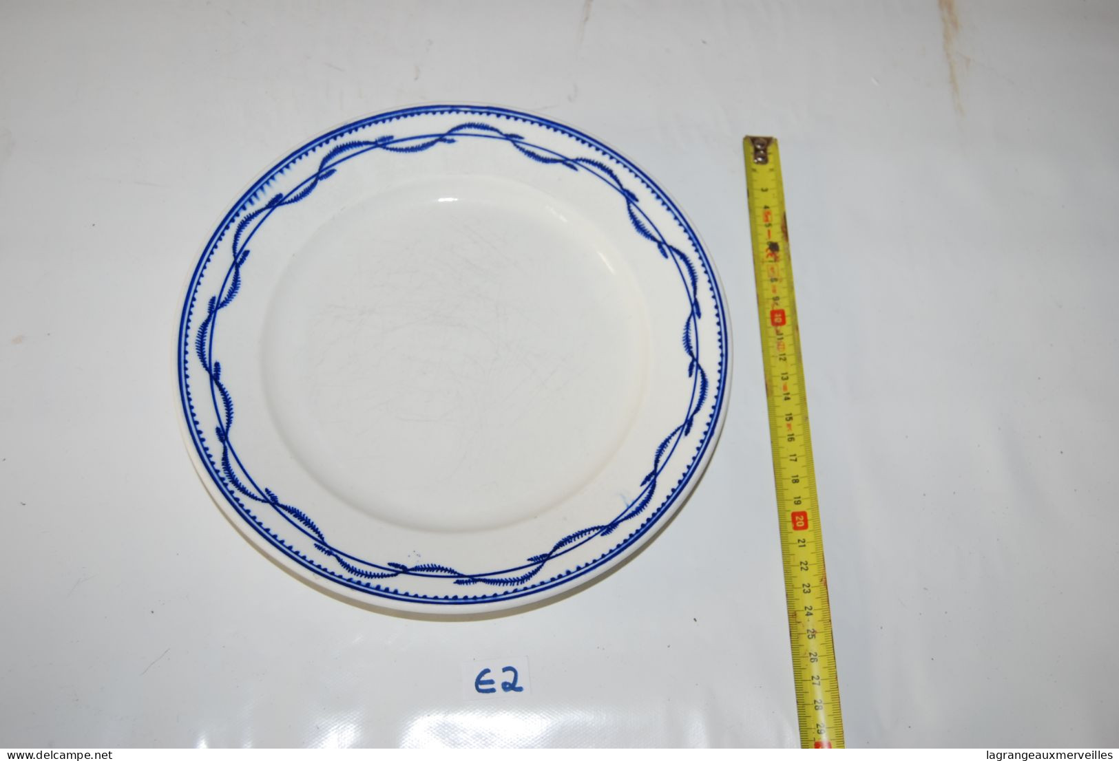 E2 Assiette En Porcelaine De Tournai - Décor Chenille, Double Filet Avec Dent De Loup - Décor Peu Courant  Rare Tiles 14 - Tournai (BEL)