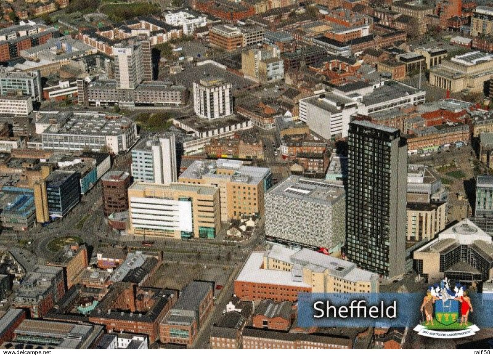 1 AK England / Yorkshire * Blick Auf Die Stadt Sheffield - Luftbildaufnahme Mit Dem Wappen Der Stadt * - Sheffield