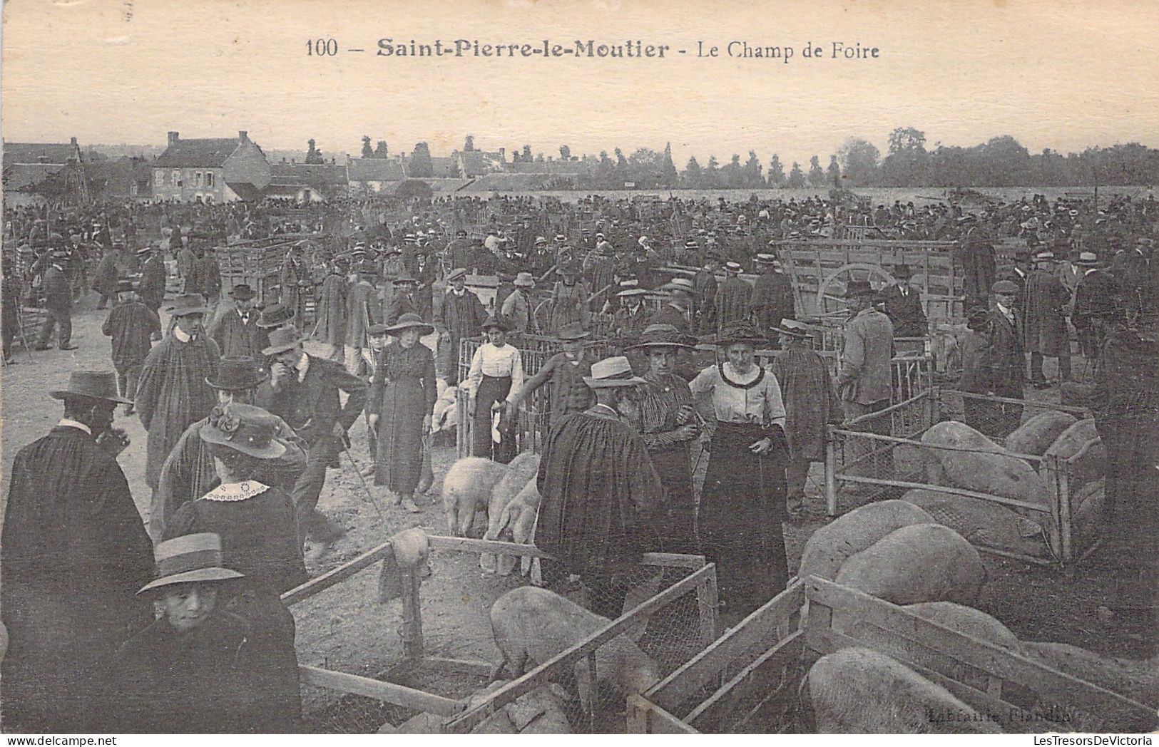 FRANCE - Saint Pierre Le Moutier - Le Champ De Foire - Cochons - Animé - Carte Postale Ancienne - Saint Pierre Le Moutier