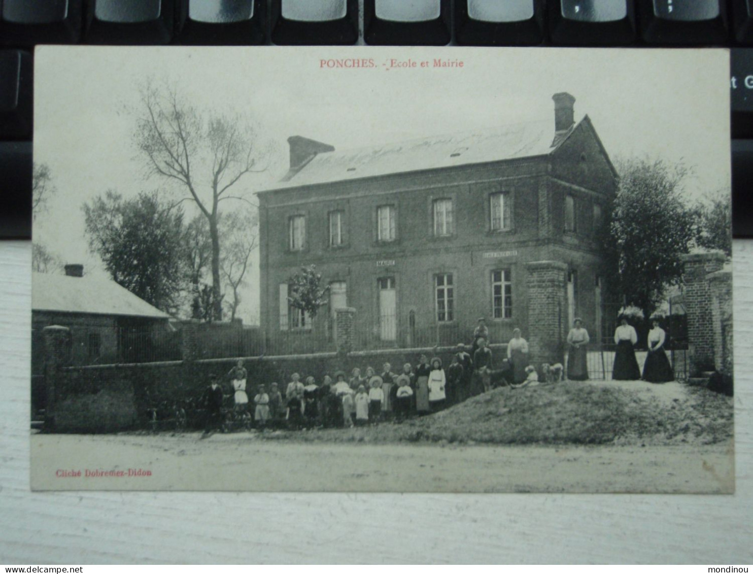 Cpa PONCHES Ecole Et Mairie, Belle Carte, Non écrite. - Meaulte