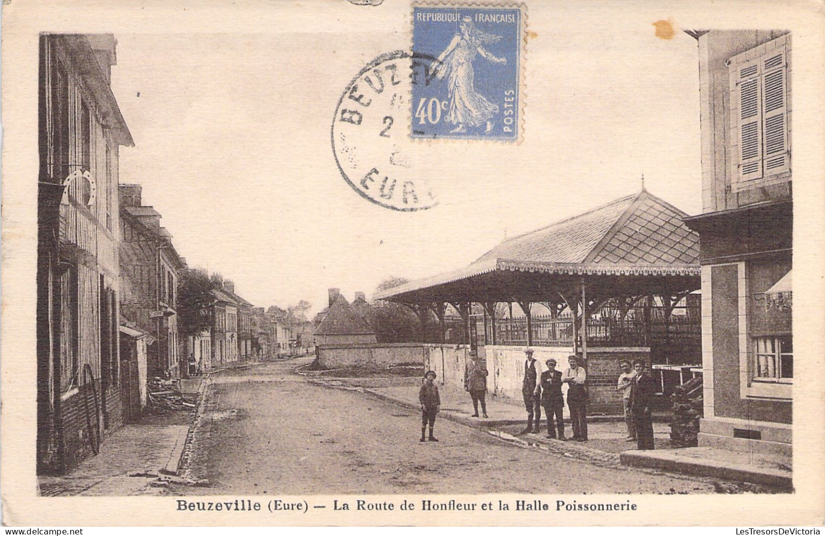 FRANCE - Beuzeville - La Route De Honfleur Et La Halle Poissonnerie - Animé - Carte Postale Ancienne - Autres & Non Classés