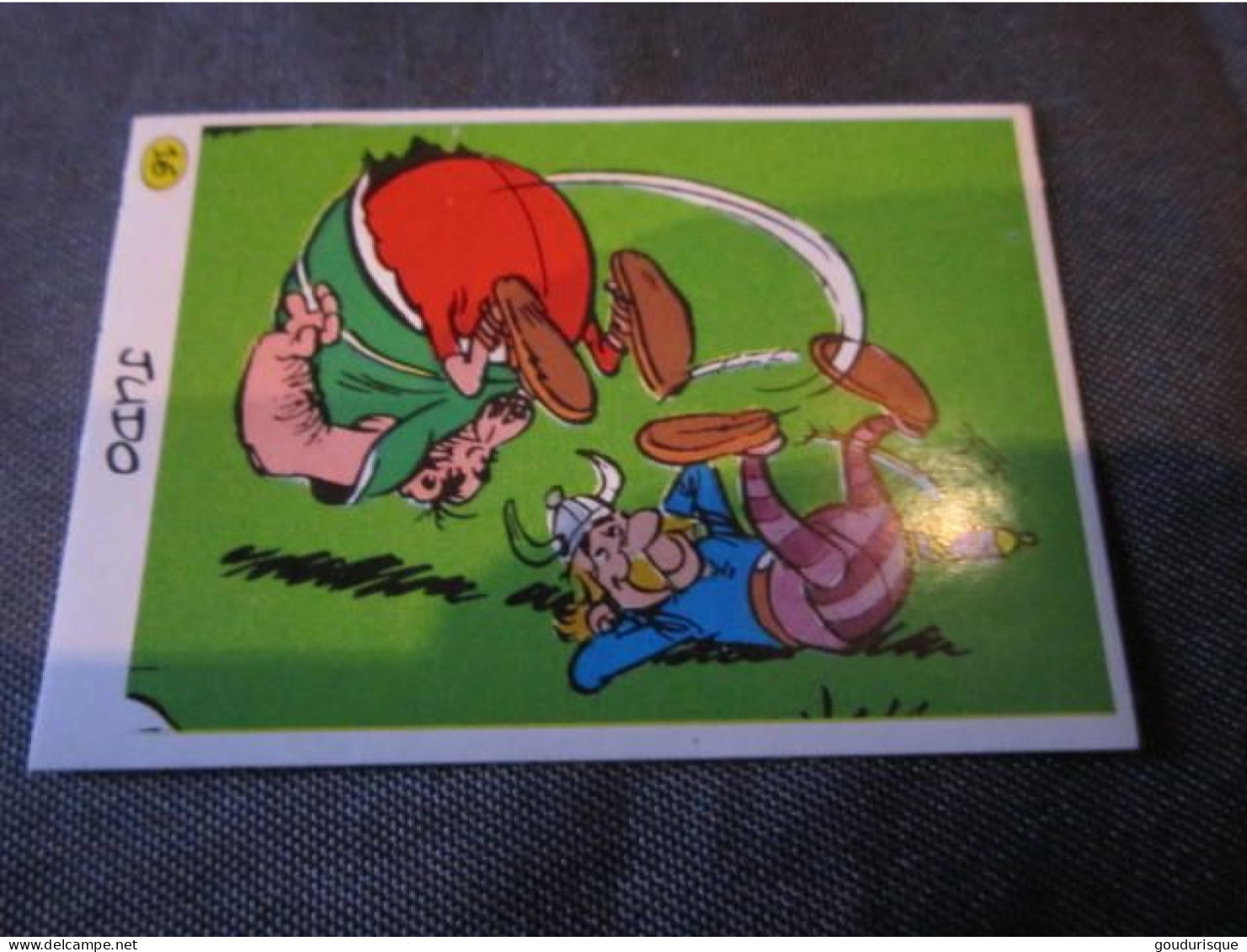 ASTERIX AUTOCOLLANT LA VACHE QUI RIT  N°16 LE JUDO  UDERZO - Asterix