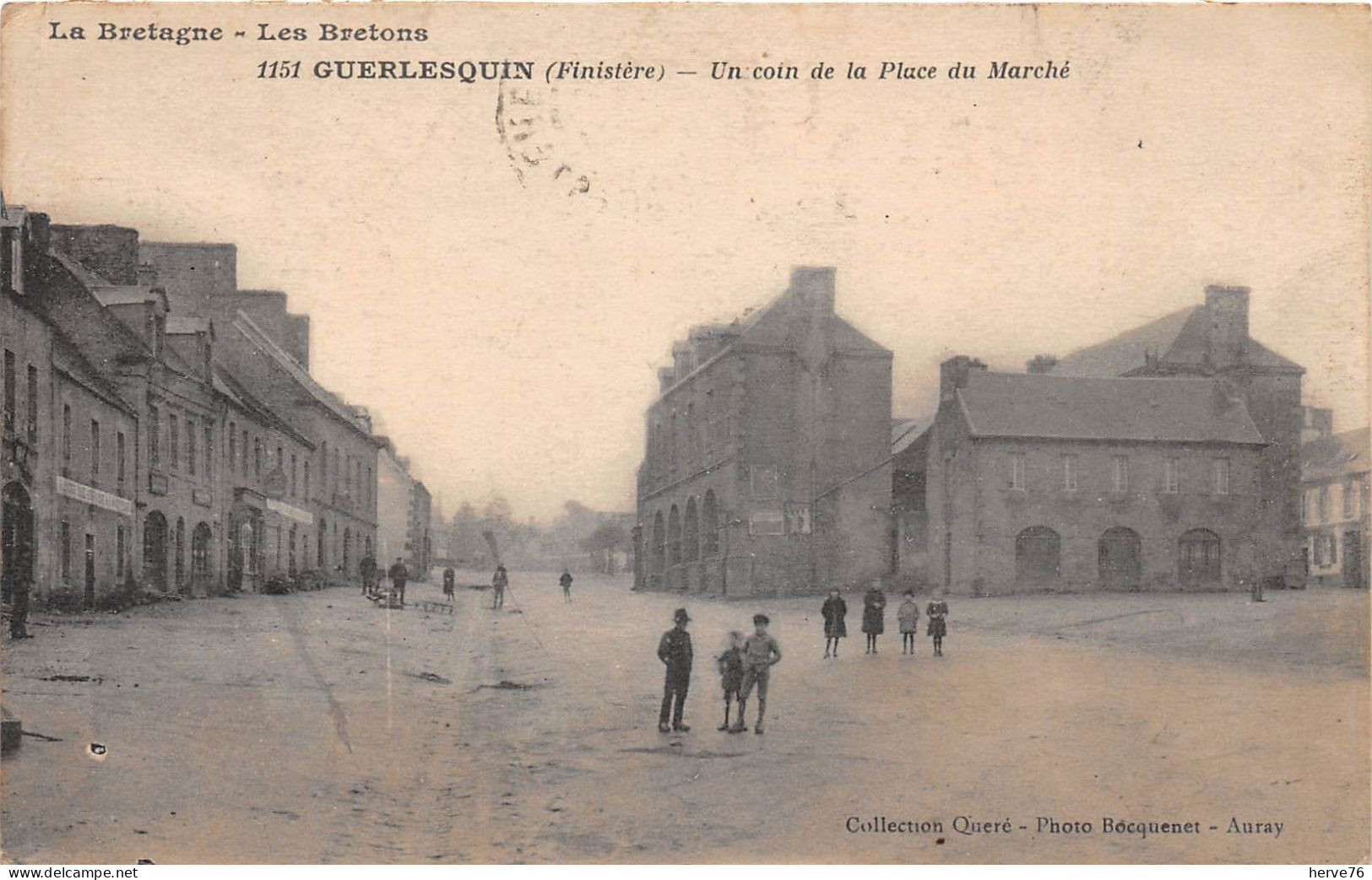 GUERLESQUIN - Un Coin De La Place Du Marché - Guerlesquin