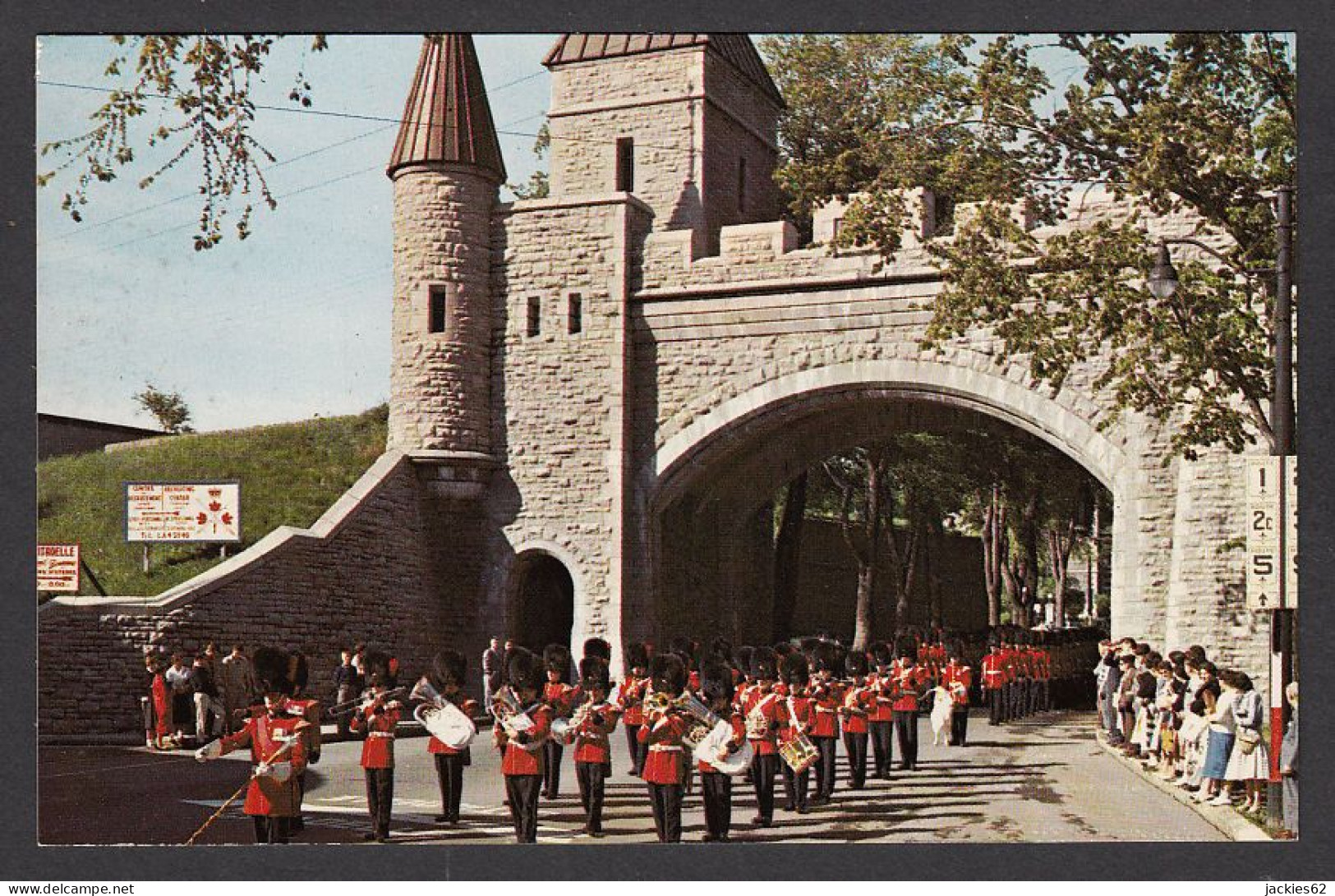114849/ QUÉBEC, Porte Saint-Louis, Défilé De La Fanfare Du 22e Régiment - Québec – Les Portes