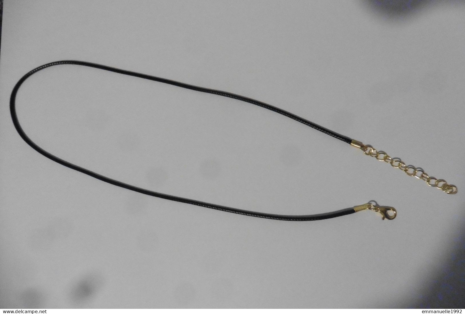 Neuf - Collier Cordon Noir Simili Cuir Tressé Pour Pendentif - Longueur Réglable Par Chaînette En Métal Doré - Kettingen